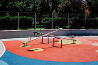 Gangorra Infantil Tradicional de 2 lugares em playground